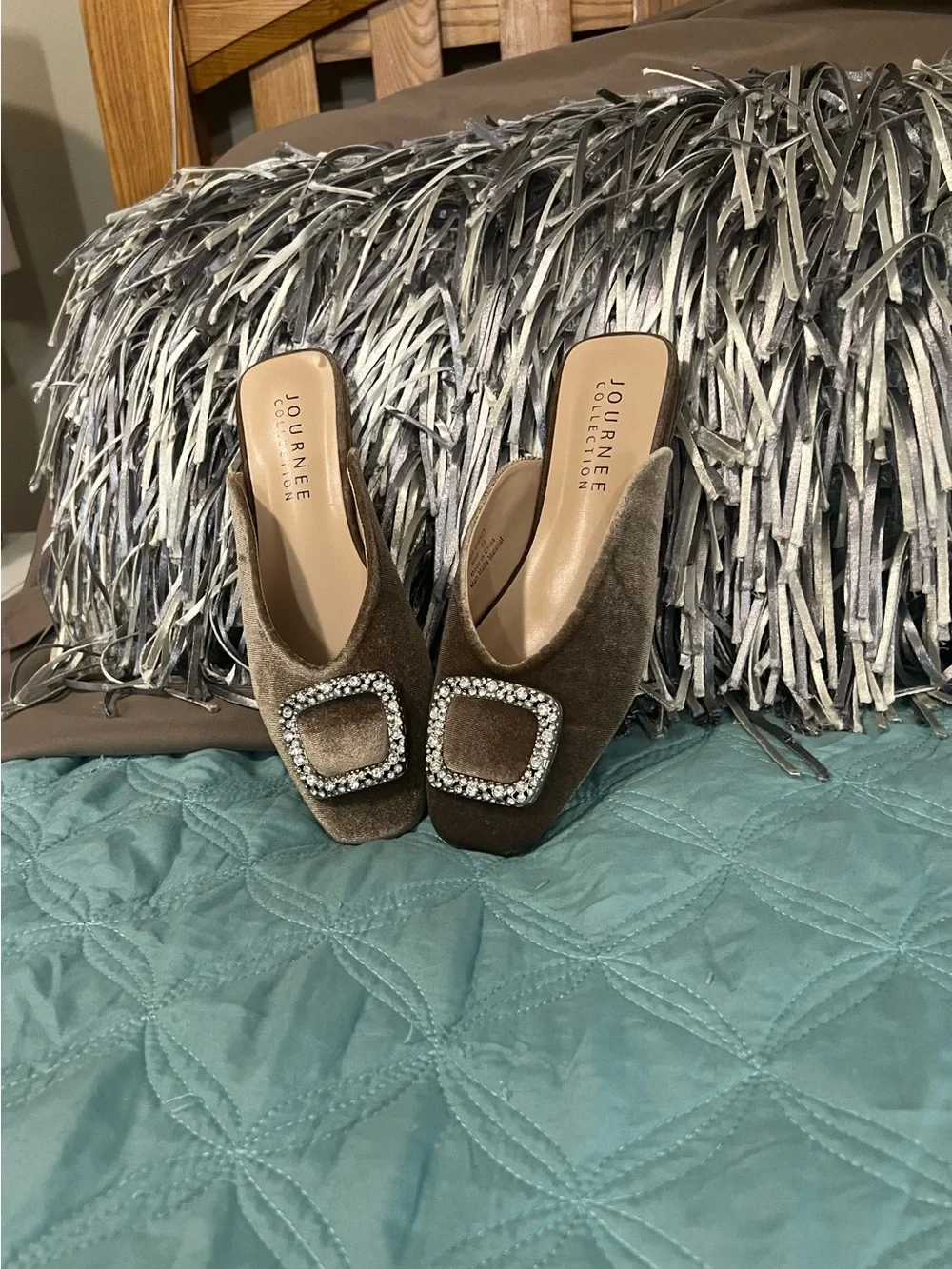 Sz 7.5 Journee Collection Sonnia Taupe Crystal-Embellished Velvet Mule Flats $85 - Picture 5 of 8